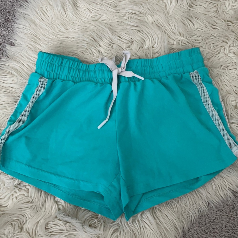 FABLETICS lined shorts with back pocket 💕